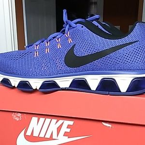 Women nike air max wore 2 times  look new